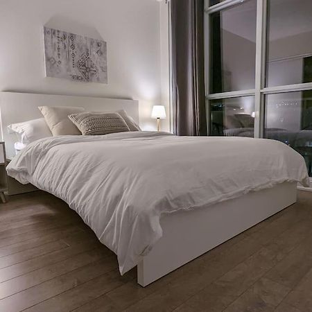 Lovely 2 Bed Condo In Downtown 토론토 외부 사진