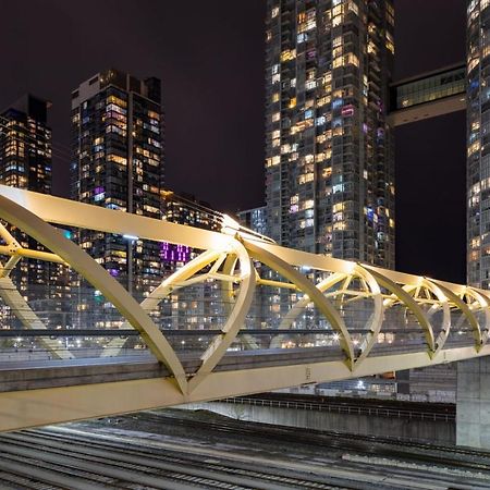 Lovely 2 Bed Condo In Downtown 토론토 외부 사진