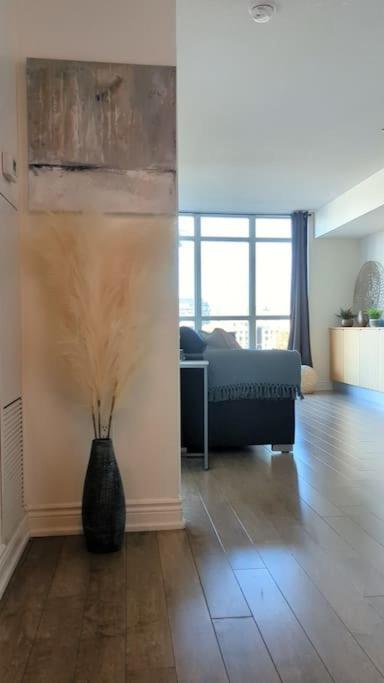 Lovely 2 Bed Condo In Downtown 토론토 외부 사진