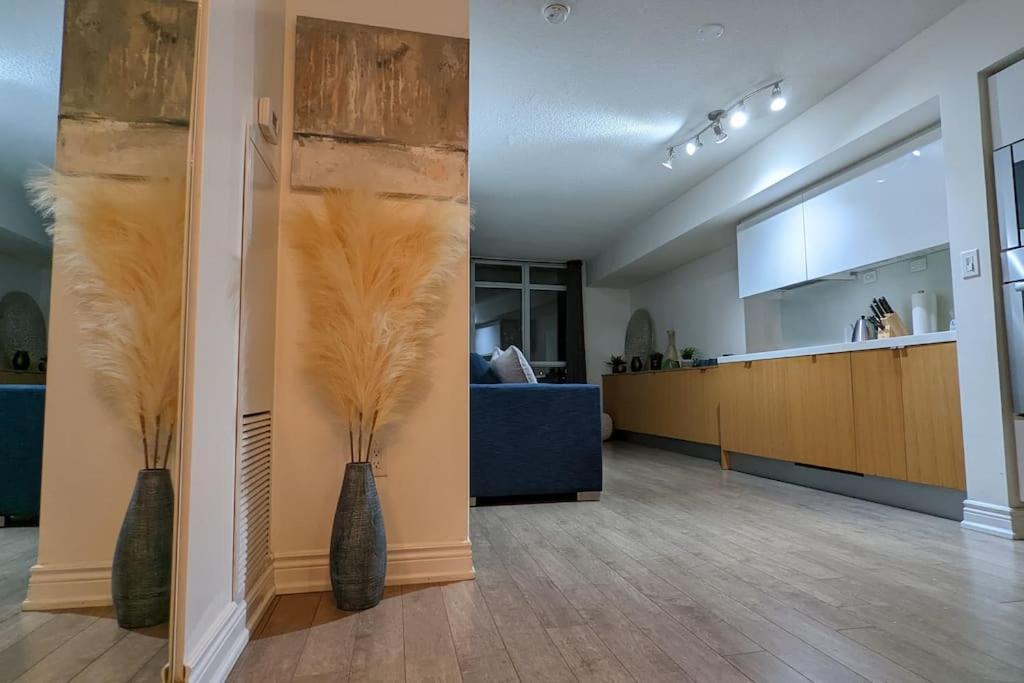 Lovely 2 Bed Condo In Downtown 토론토 외부 사진