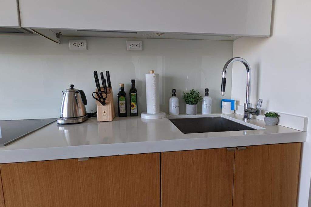 Lovely 2 Bed Condo In Downtown 토론토 외부 사진
