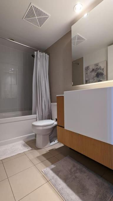 Lovely 2 Bed Condo In Downtown 토론토 외부 사진