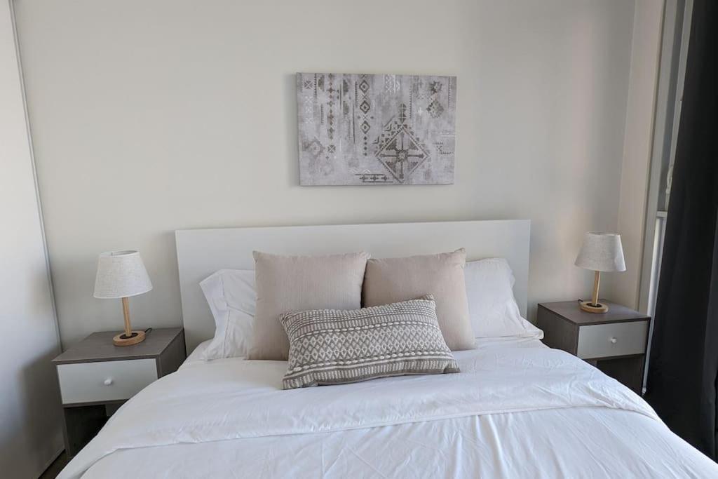 Lovely 2 Bed Condo In Downtown 토론토 외부 사진