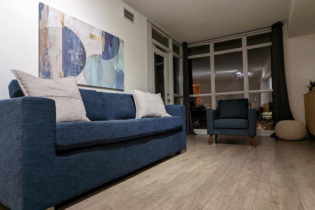 Lovely 2 Bed Condo In Downtown 토론토 외부 사진