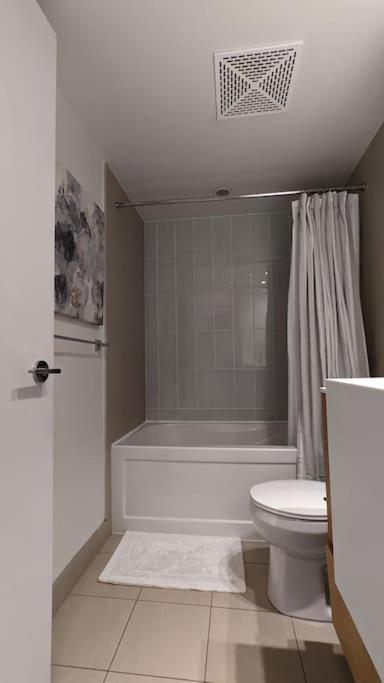Lovely 2 Bed Condo In Downtown 토론토 외부 사진